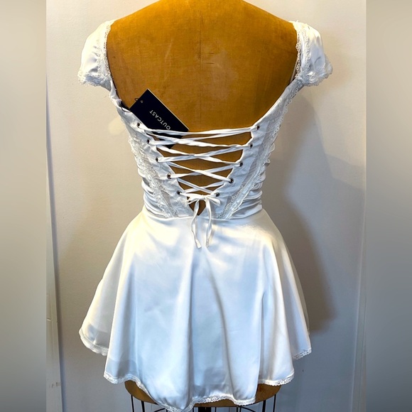 Outcast DELTA Mini Dress White Lace Tie Back NWT Size Small - Picture 5 of 16